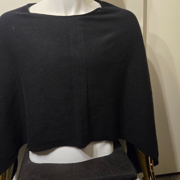 🍂 Autumn Whisper | 100% Pure Black Cashmere Poncho | Effortless Romance - Picture 8 of 10